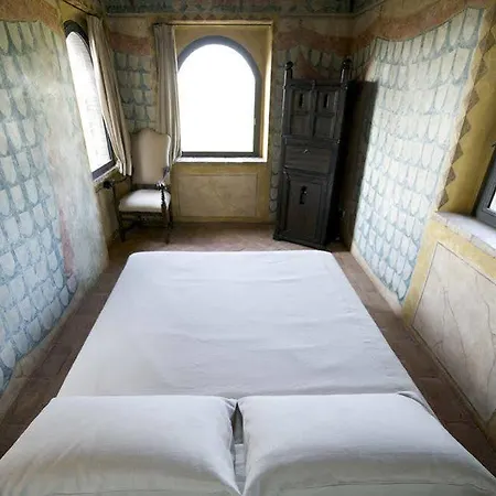 Castello Di Monterone Hotel 4*