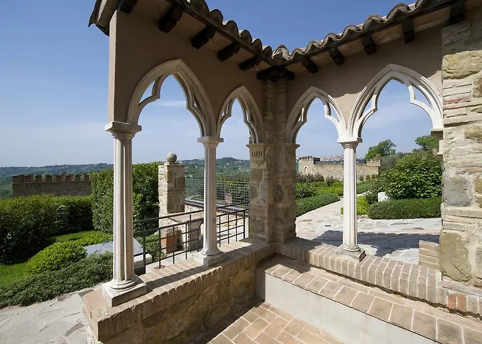 Отель Castello Di Monterone 4*