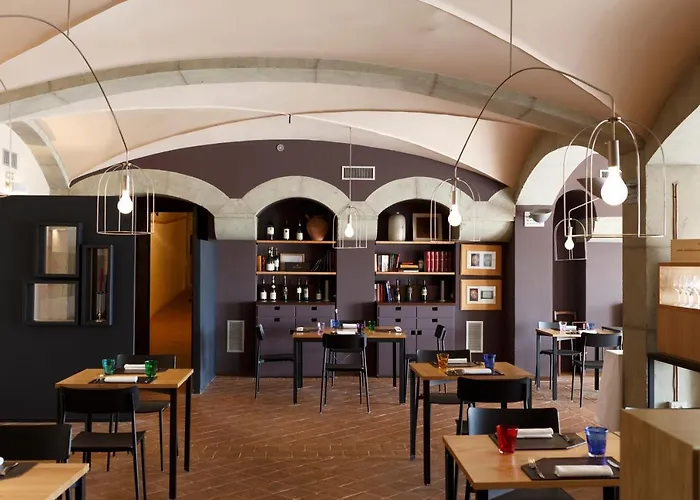 卡斯特罗迪蒙特罗尼酒店 4*