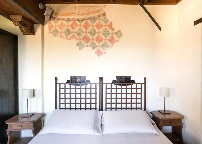 卡斯特罗迪蒙特罗尼酒店 4*